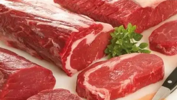 استعدادًا لعيد الأضحى.. طرح لحوم بأسعار مخفضة فى هذه المحافظة