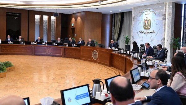مدبولي: برنامج تنمية صناعة السيارات ركيزة رئيسية لتوطين صناعتها في مصر