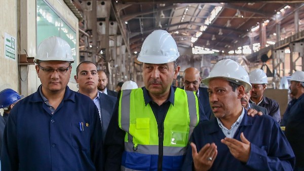 وزير قطاع الأعمال العام يتفقد مصانع "النحاس المصرية"