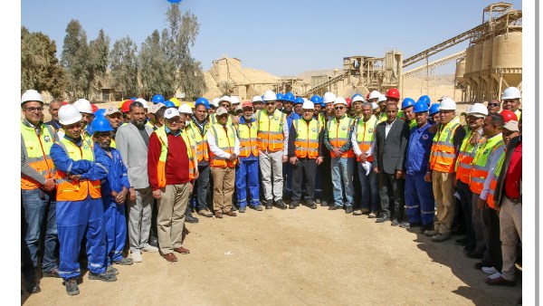 وزير قطاع الأعمال: العمال ركيزة أساسية في دفع عجلة الإنتاج والتطوير