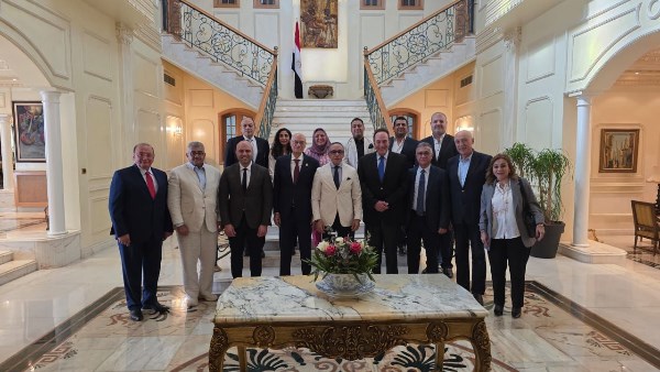 السفير المصري ببيروت لـ وفد جمعية رجال الأعمال