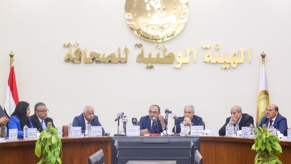 وزير قطاع الأعمال العام خلال الندوة 