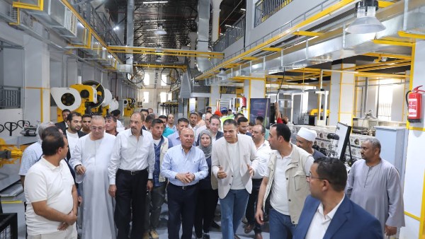 جولة وزير الصناعة بالصعيد| افتتاح مصنع حديث لتصنيع كباسات التبريد واستثمارات بالملايين في سوهاج وقنا