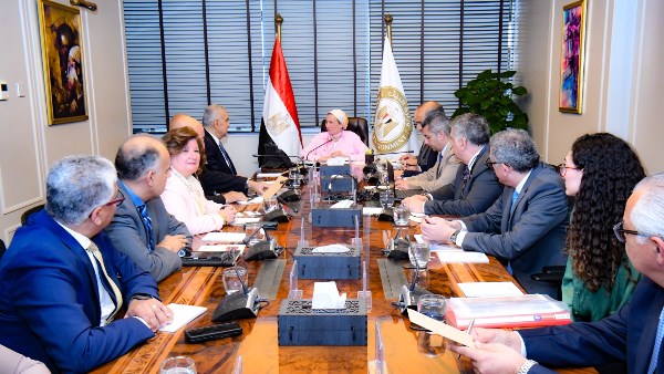 وزير البيئة خلال اجتماعها برجال الأعمال المصريين