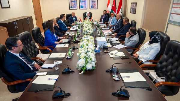 وزير الصناعة يشارك في فعاليات الاجتماع الدوري للجمعية العمومية لشركة الجسر العربي