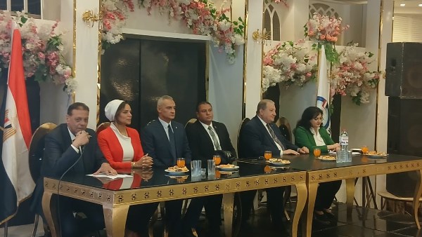 حزب الإصلاح والنهضة بمحافظة الإسكندرية يكرم أسر الشهداء