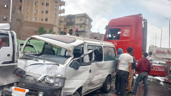 الميكروباص اتطبق.. إصابة 6 أشخاص في حادث تصادم بالمنوفية| صور