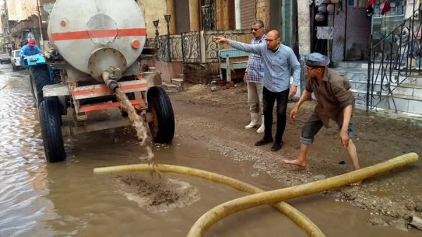 بسبب الأمطار .. جهود مكثفة لسحب المياه من الشوارع في المنوفية