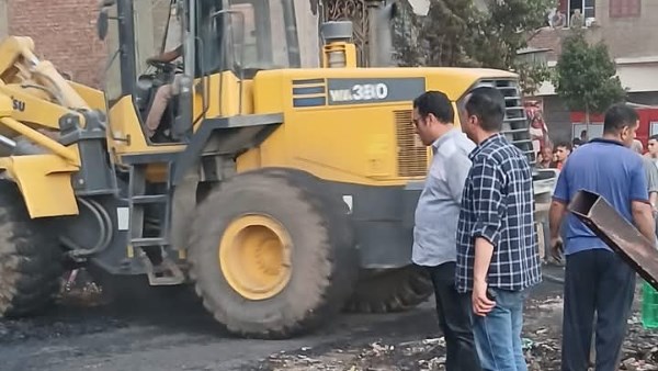 رفع آثار حريق سوق الخردة في المنوفية 