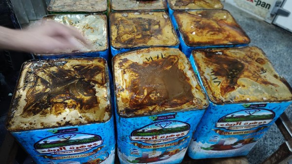 ضبط كيانات مخالفة لإنتاج وتوزيع منتجات غذائية وعطور مجهولة المصدر بالمنوفية