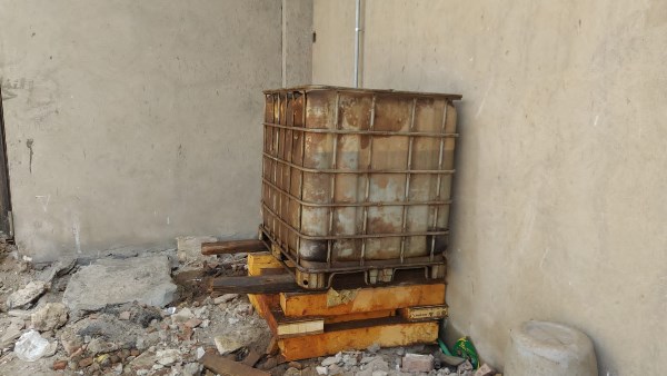 مباحث تموين المنوفية تضبط كيانا صناعيا مخالفا بتلا والتحفظ على 24 طن مواد غذائية مجهولة
