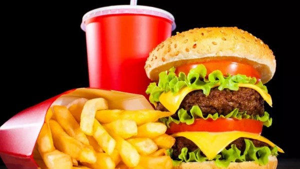  ماذا يحدث للجسم عند ترك الوجبات السريعة؟