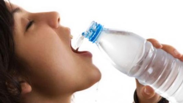هل الماء البارد يهدد صحتك في الصيف؟.. اكتشف الأضرار