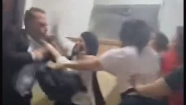 سيدات يعتدون على محامي بالغربية