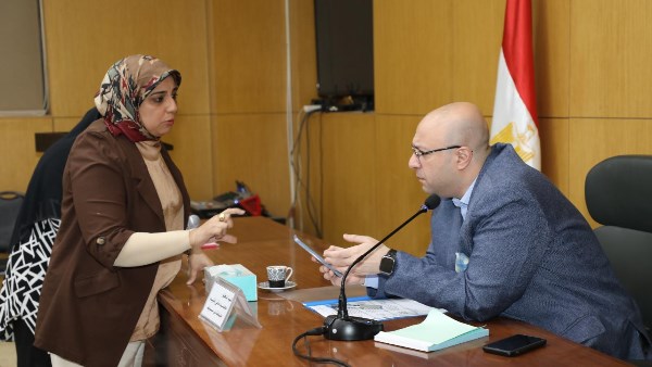محافظ بني سويف: صرف مساعدة مالية لحالة إنسانية من الأولى بالرعاية