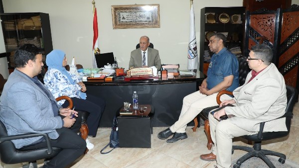 سكرتير عام بني سويف يبحث استعدادات عيد الأضحى المبارك