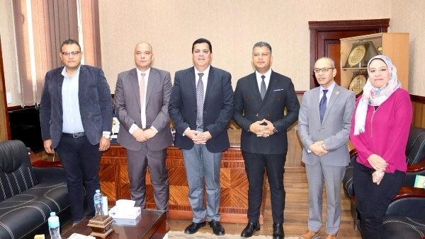 رئيس جامعة بني سويف التكنولوجية يستقبل وفد المجلس القومي لحقوق الإنسان لبحث التعاون المشترك