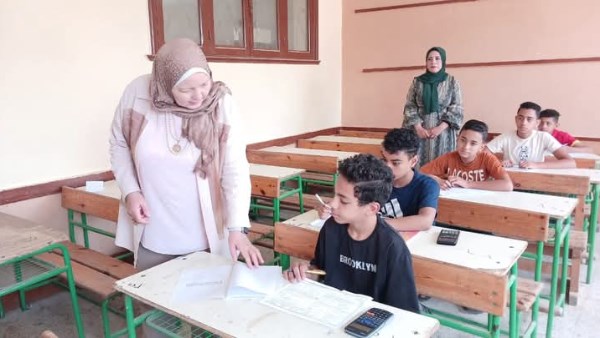 محافظ بني سويف يتابع ختام  أعمال امتحانات نهاية العام لصفوف النقل