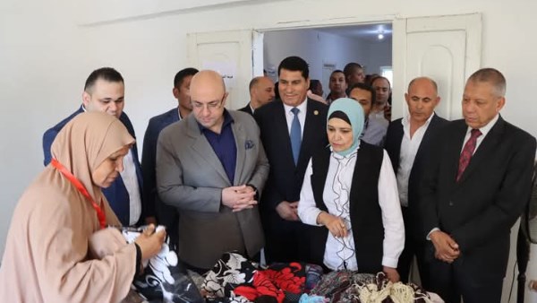 محافظ بني سويف يواصل جولاته الميدانية ويتفقد الوحدة الصحية في قرية بني هانئ