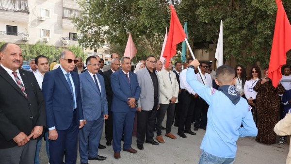 محافظ المنيا خلال الحفل 