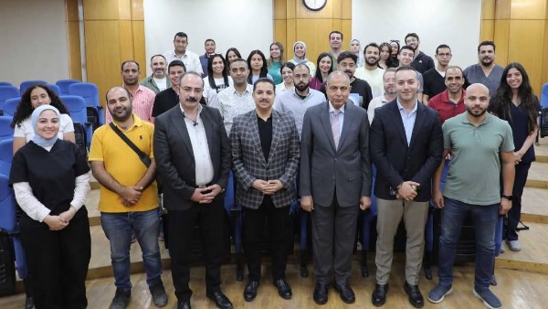 محافظ المنيا يكرم فريق القافلة الطبية المجانية للجامعة البريطانية 