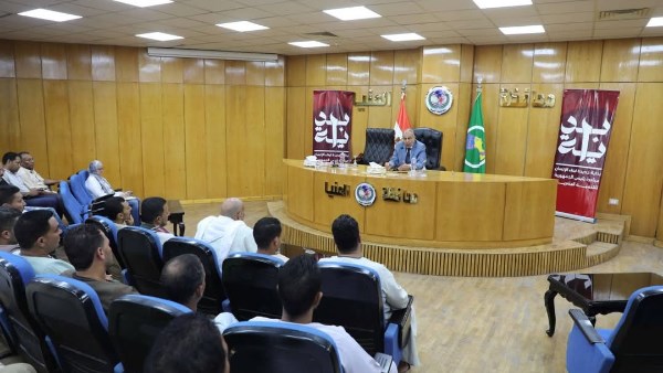 محافظ المنيا يستمع لمطالب تجار سوق ماقوسة ويؤكد دعمه لبيئة تجارية منظمة وآمنة