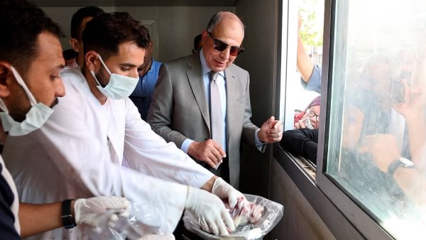 محافظ المنيا يفتتح منفذًا لبيع اللحوم البلدية 