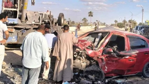 تصادم سيارتين بأسيوط 