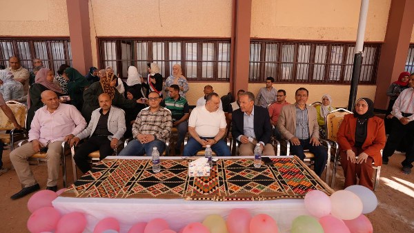 محافظ أسيوط يشهد حفل تخريج طالبات مدرسة الأمل للصم