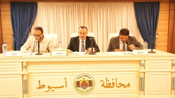 إجتماع المجلس التنفيذى بمحافظة أسيوط 