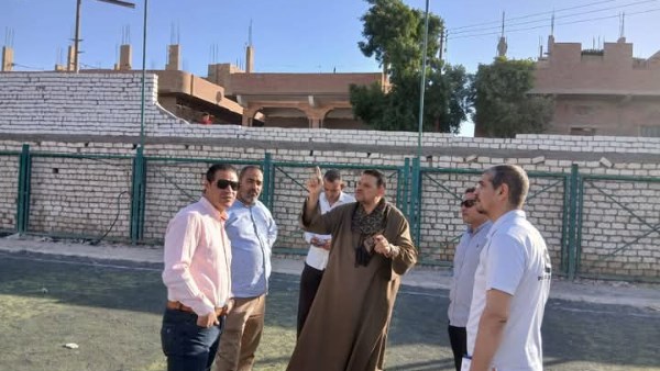 محافظ أسيوط: بدء تطوير ملعب النجيل الصناعي بمركز شباب بني رافع