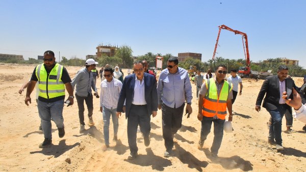 محافظ أسيوط يتفقد أعمال إنشاء مصنع منتجات الرمان