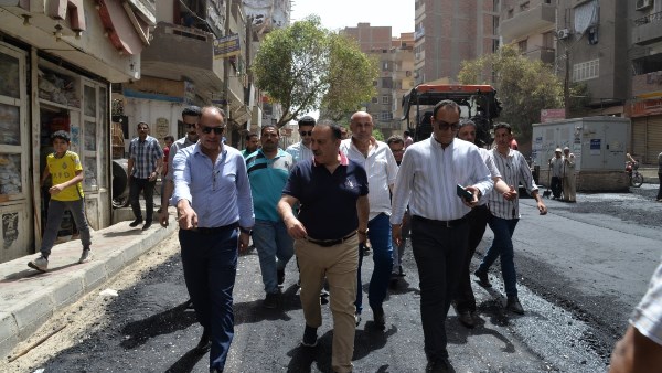 محافظ أسيوط يتفقد أعمال رصف شارع 26 يوليو