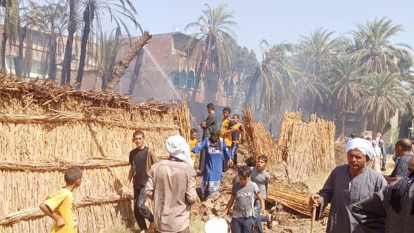 اندلاع حريق في 8 حظائر ماشية بأسيوط 