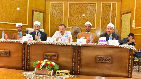 محافظ أسيوط يلتقي وعاظ وواعظات الأزهر