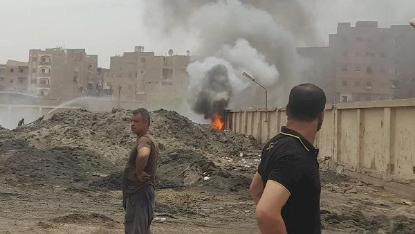 الدفع بـ3 سيارات إطفاء للسيطرة على حريق مصنع الهدرجة في سوهاج