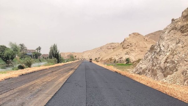 جانب من الطريق المرصوف بسوهاج