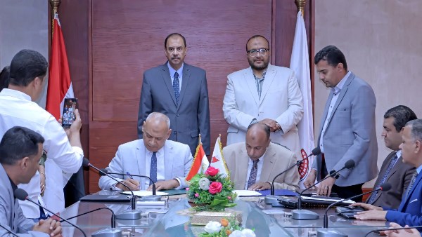محافظ سوهاج يشهد توقيع 5 بروتوكولات تعاون لاستغلال أصول غير مستغلة بشركة المياه
