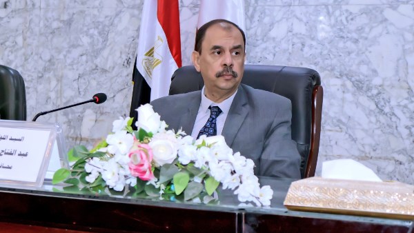 محافظ سوهاج يبحث استعدادات المحافظة لاستقبال عيد الأضحى المبارك
