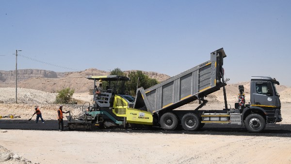 تفقد ازدواج طريق قنا الأقصر 