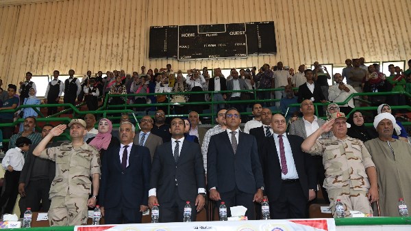 اجتماع محافظ قنا 