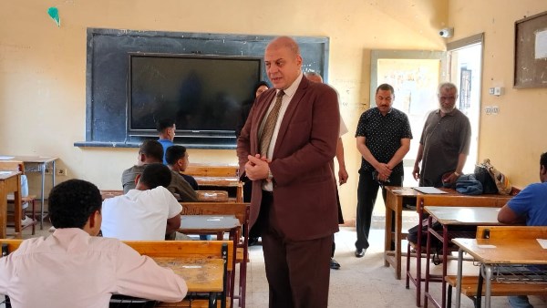 مدير تعليم قنا يتابع لجان امتحانات لمواد خارج المجموع بصفوف النقل الثانوية| صور
