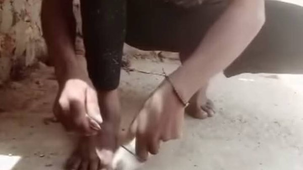 صورة الشاب أثناء نحر القطة