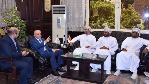 خلال إستقباله لنائب محافظ شمال الباطنه العمانية .. محافظ الأقصر يؤكد على العلاقات الوطيدة بين الشعبين الصديقين