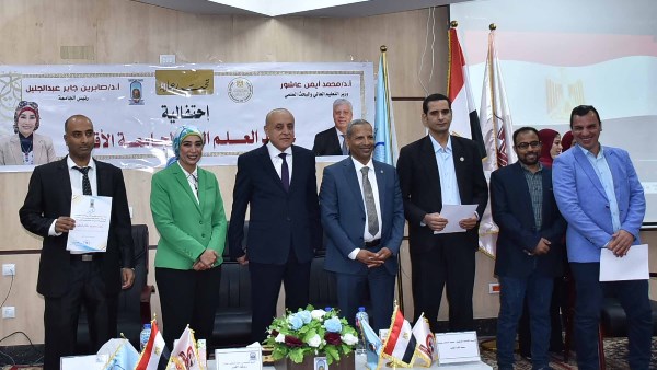 محافظ الأقصر يكرم 60 عضو هيئة تدريس في عيد العلم الثاني بجامعة الأقصر