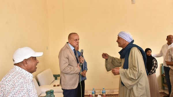 محافظ الأقصر يزف بشرى لأهالي نجع الترعة الشرقي بالمنشأة العماري
