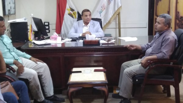 رئيس مركز أرمنت يبحث خطة إزالة التعديات على المتغيرات المكانية داخل وخارج الحيز العمراني