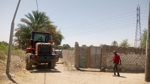 إطلاق حملة مكبرة لإزالة حالتى تعد على أرض زراعية بالزينية في الأقصر