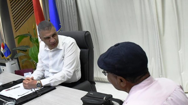محافظ أسوان: نحرص على تلبية مطالب المواطنين ووضع الحلول الفورية لها