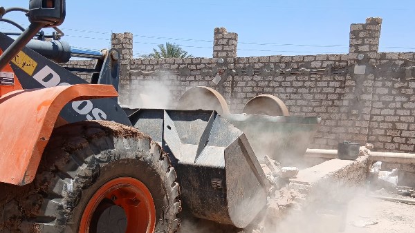 إزالة التعديات بأسوان